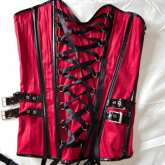 COPY - FREDERICKS OF HOLLYWOOD RED AND BLACK CORSET XL - Picture 4 of 5